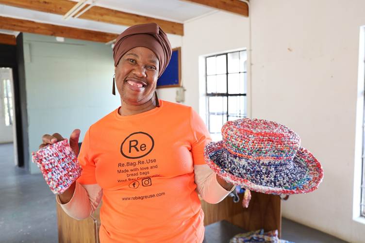 *Maggie Rabbiea Milanzi, a proud member of the Re.Bag.Re.Use team, lives in Mpumalanga and commutes to Pretoria for work. During her daily journeys, she crochets beautiful, functional pieces using empty Blue Ribbon bread bags, turning waste into something truly wonderful.*